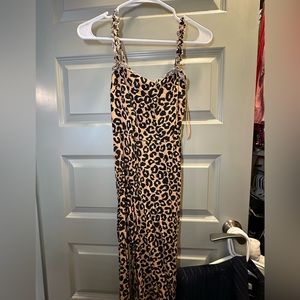 Small cheetah print dress with a slit on the right thigh